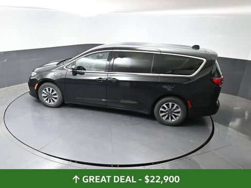 Used 2023 Chrysler Pacifica Touring-L FWD image 53