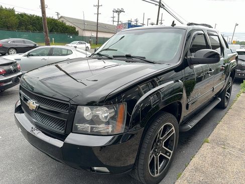 Used 2011 Chevrolet Avalanche LT AWD/4WD image 5