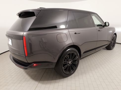 Used 2025 Land Rover Range Rover Long Wheelbase SE AWD/4WD image 12