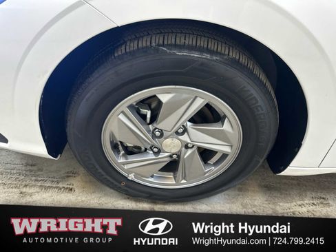 Certified 2025 Hyundai Elantra SE image 8