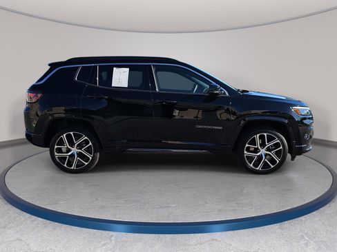 Used 2024 Jeep Compass Limited w/ Elite Group AWD/4WD image 4