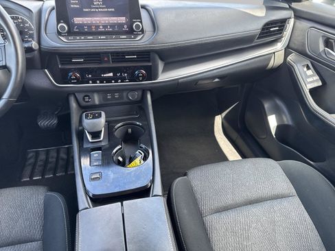 Used 2025 Nissan Rogue SV FWD image 16