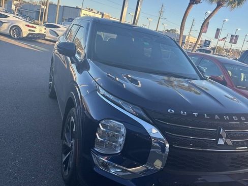 Used 2024 Mitsubishi Outlander SE Black Edition image 6