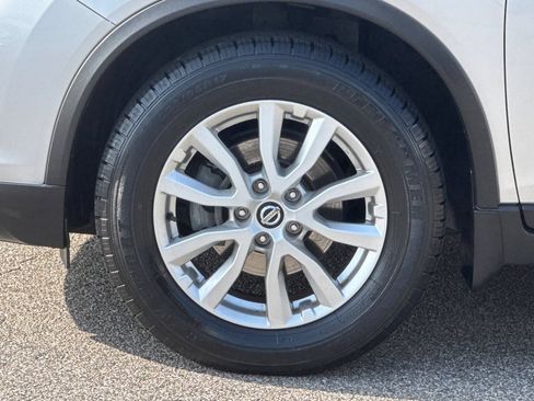 Used 2017 Nissan Rogue SV FWD image 26