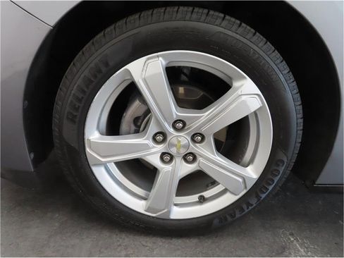 Used 2018 Chevrolet Volt LT image 25