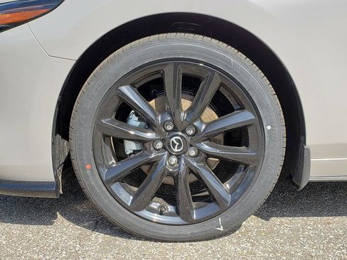 New 2026 MAZDA MAZDA3 Hatchback w/Premium Plus Pkg image 12