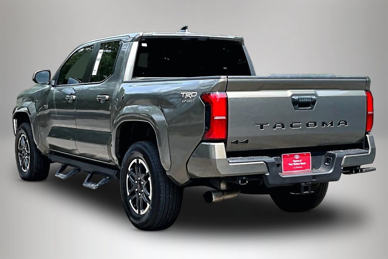 Used 2024 Toyota Tacoma TRD Sport AWD/4WD image 4