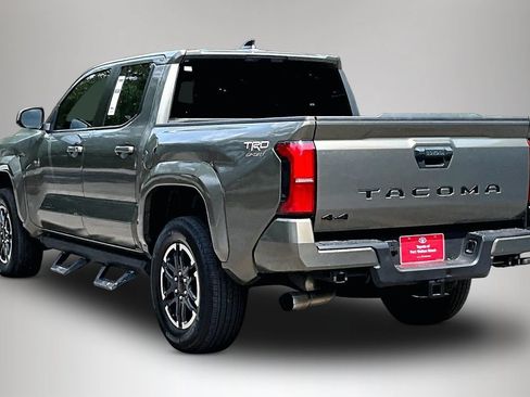 Used 2024 Toyota Tacoma TRD Sport AWD/4WD image 4