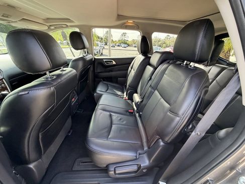 Used 2017 Nissan Pathfinder Platinum w/ Midnight Edition Package image 27