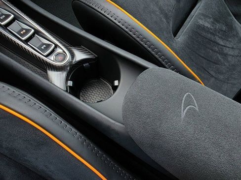 Used 2025 McLaren Artura Spider image 43