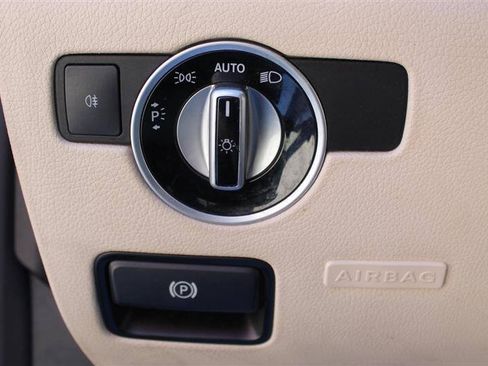 Used 2015 Mercedes-Benz SLK 250 w/ Premium Package image 23