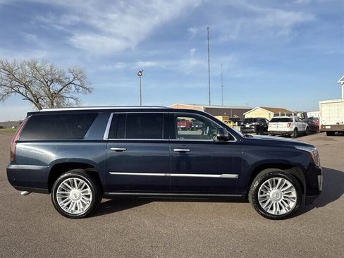 Used 2018 Cadillac Escalade ESV Platinum AWD/4WD image 9