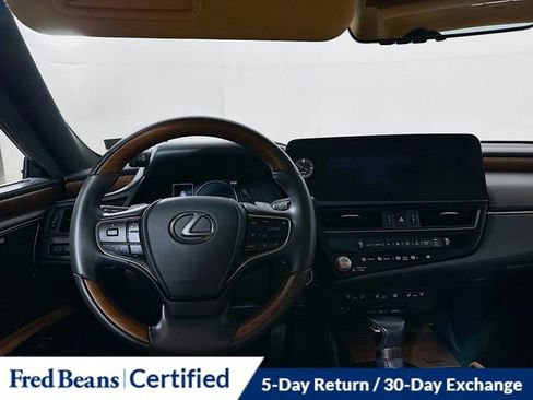 Used 2022 Lexus ES 300h Ultra Luxury image 24