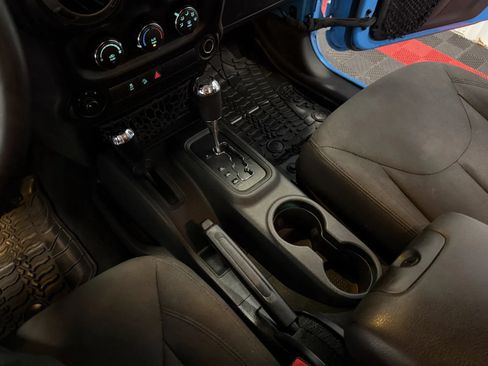 Used 2018 Jeep Wrangler Unlimited Sport S AWD/4WD image 35