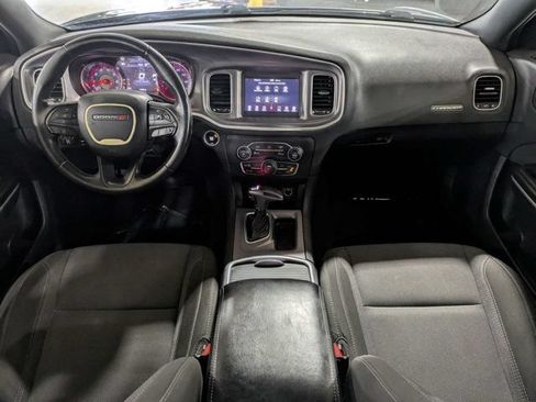 Used 2019 Dodge Charger SXT RWD image 12