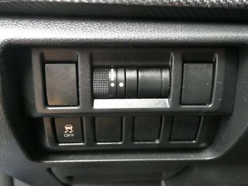 Used 2019 Subaru Crosstrek 2.0i Premium AWD/4WD image 16