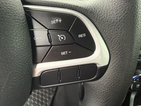 Used 2019 Jeep Renegade Sport image 19