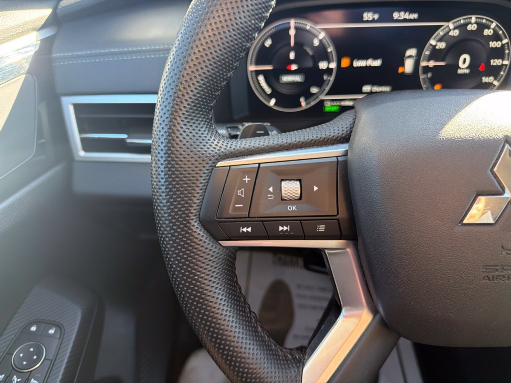 Used 2023 Mitsubishi Outlander 4WD Plug-In Hybrid image 36
