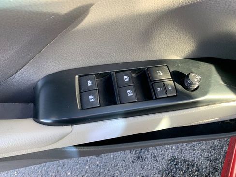 Used 2018 Toyota Camry SE image 14