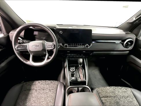 Used 2024 Chevrolet Colorado Z71 w/ Z71 Convenience Package 2 image 21