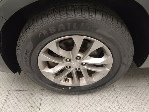 Used 2019 Hyundai Santa Fe SE image 31