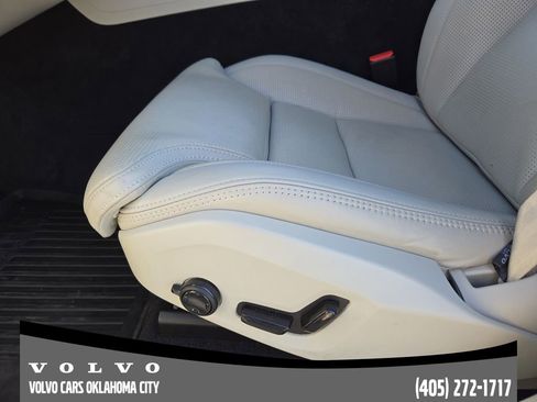 Certified 2023 Volvo XC60 B5 Ultimate w/ Climate Package image 23