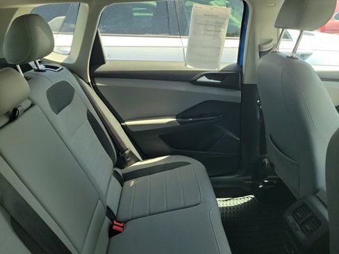 Used 2023 Volkswagen Taos SE FWD image 3