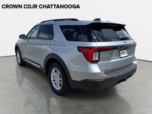 Used 2025 Ford Explorer Active AWD/4WD image 7