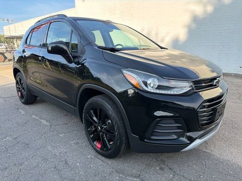 Used 2020 Chevrolet Trax LT w/ Sun & Sound Package AWD/4WD image 12