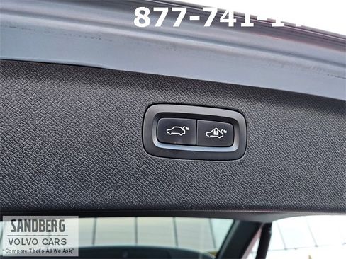 Used 2017 Volvo XC90 T6 Momentum w/ Vision Package image 12