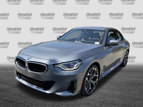 Used 2025 BMW 230i Coupe w/ Premium Package image 5