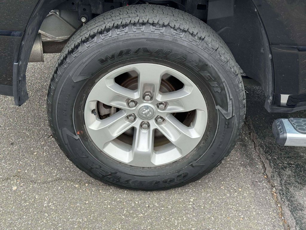 Used 2024 RAM 1500 Laramie AWD/4WD image 11