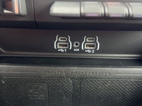 Used 2025 RAM 1500 Laramie AWD/4WD image 32