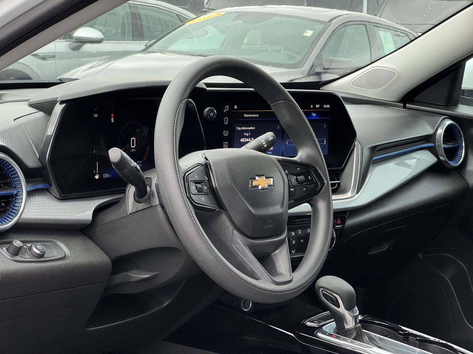 Used 2024 Chevrolet Trax LT FWD image 11