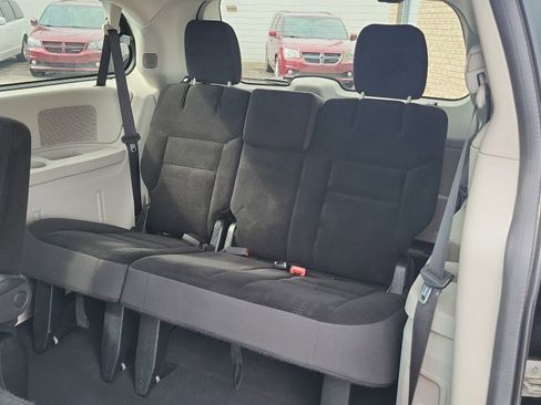 Used 2019 Dodge Grand Caravan SE w/ UConnect Hands-Free Group FWD image 21