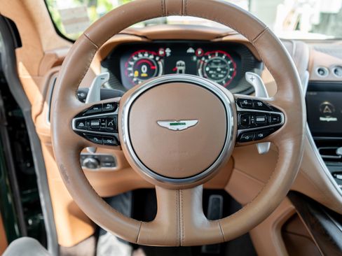 Used 2021 Aston Martin DBX AWD/4WD image 17