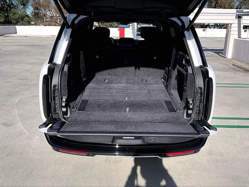 Used 2023 Land Rover Range Rover Long Wheelbase Autobiography image 22