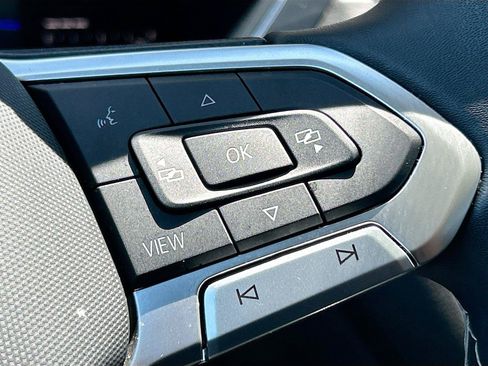 Used 2023 Volkswagen Tiguan SE w/ Panoramic Sunroof Package FWD image 38