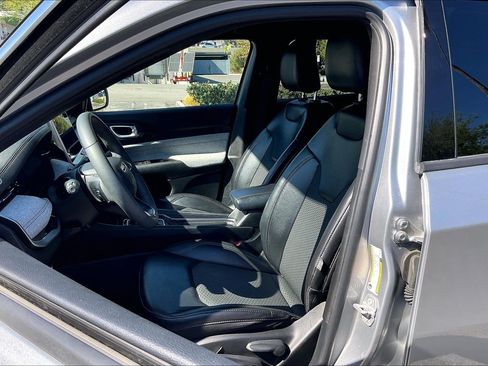 Used 2023 Jeep Compass Latitude AWD/4WD image 8