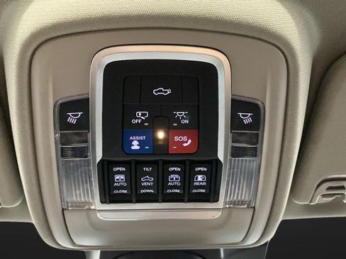 Used 2022 RAM 1500 Laramie AWD/4WD image 34
