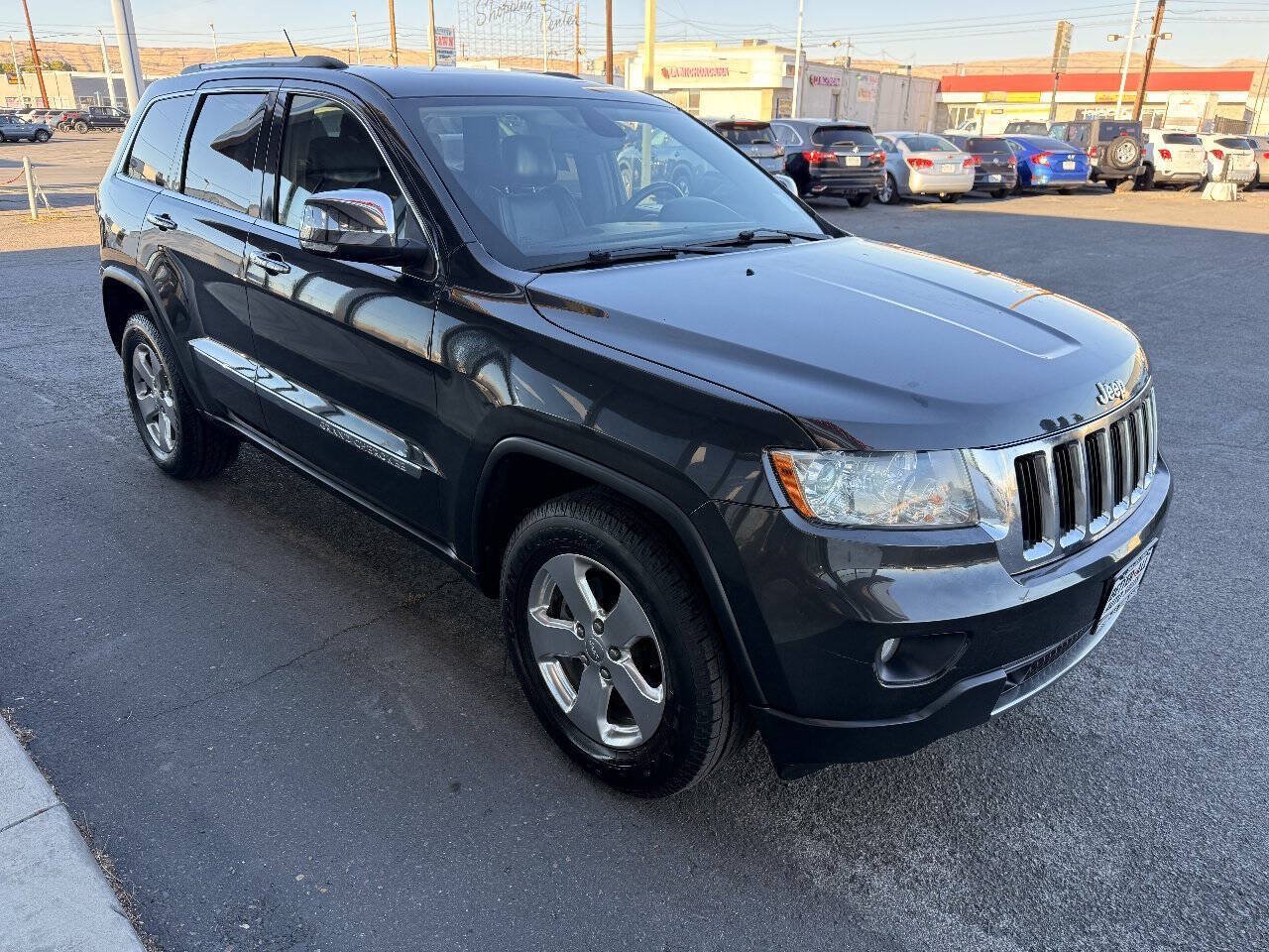 Used 2011 Jeep Grand Cherokee Limited AWD/4WD image 7