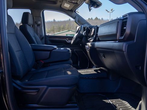 Used 2024 GMC Sierra 2500 SLE w/ SLE Value Package; image 13