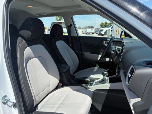 Used 2025 Hyundai Venue SEL FWD image 34