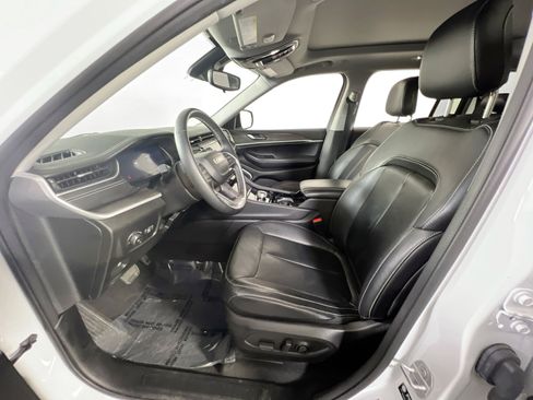 Used 2022 Jeep Grand Cherokee Limited image 21