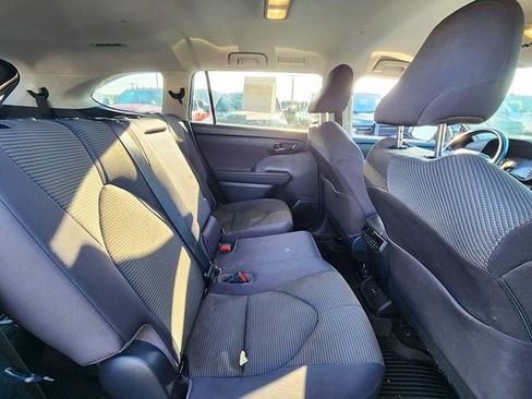 Used 2020 Toyota Highlander LE AWD/4WD image 20