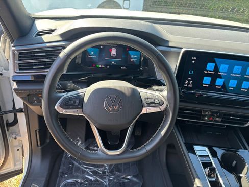 Used 2025 Volkswagen Atlas Cross Sport SE image 28