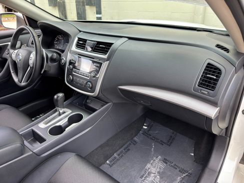 Used 2017 Nissan Altima 2.5 SR FWD image 13