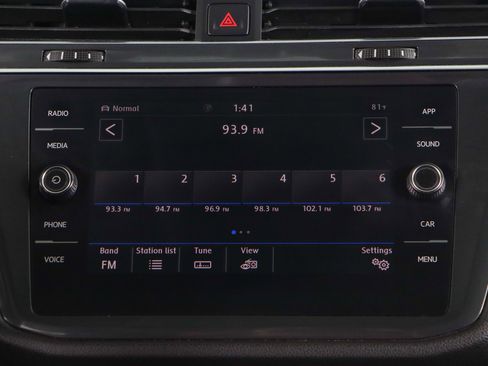 Used 2020 Volkswagen Tiguan SE image 19
