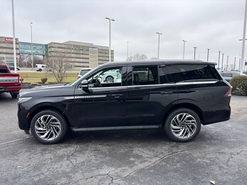 New 2026 Lincoln Navigator Premiere AWD/4WD image 4