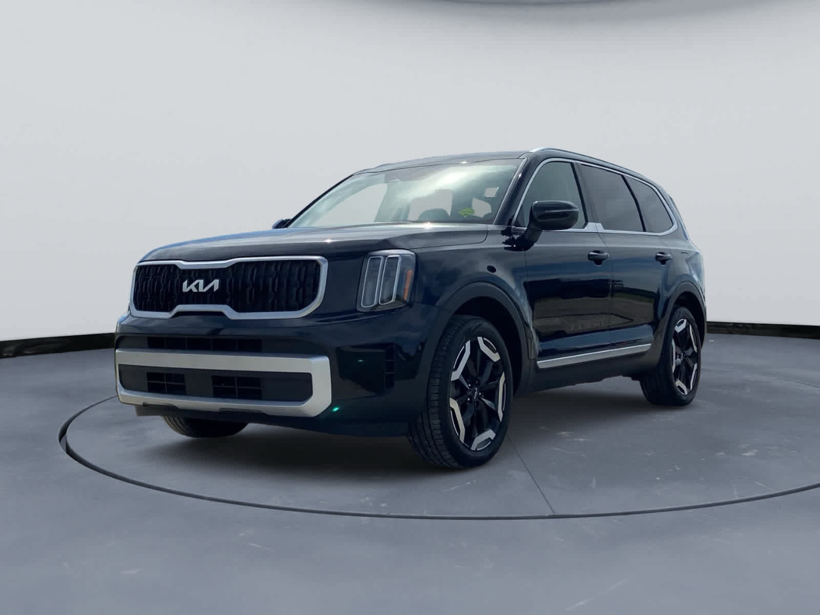 Used 2025 Kia Telluride EX w/ EX Captain's Chair Package FWD image 2